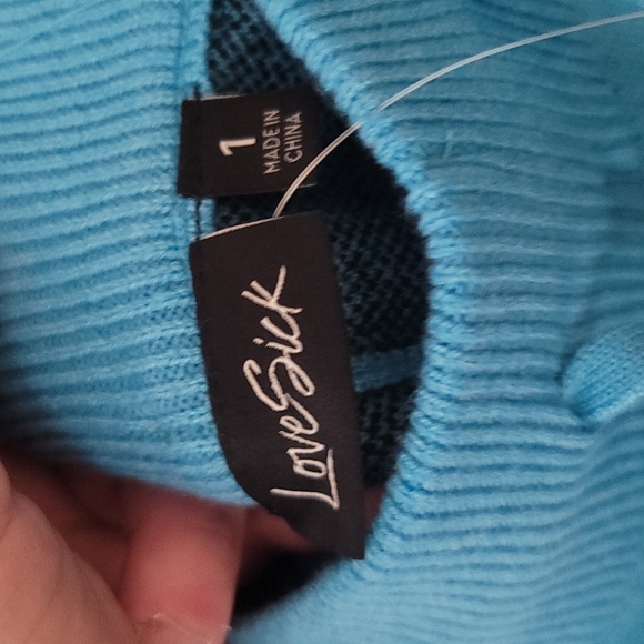 *FINAL* TORRID LOVESICK BLUE BOLT SWEATER SHORTS: NWT: SZ 1X - Picture 4 of 5